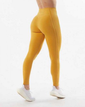 Yellow Women's Alphalete Pulse Kinetic Leggings | UAE-837219